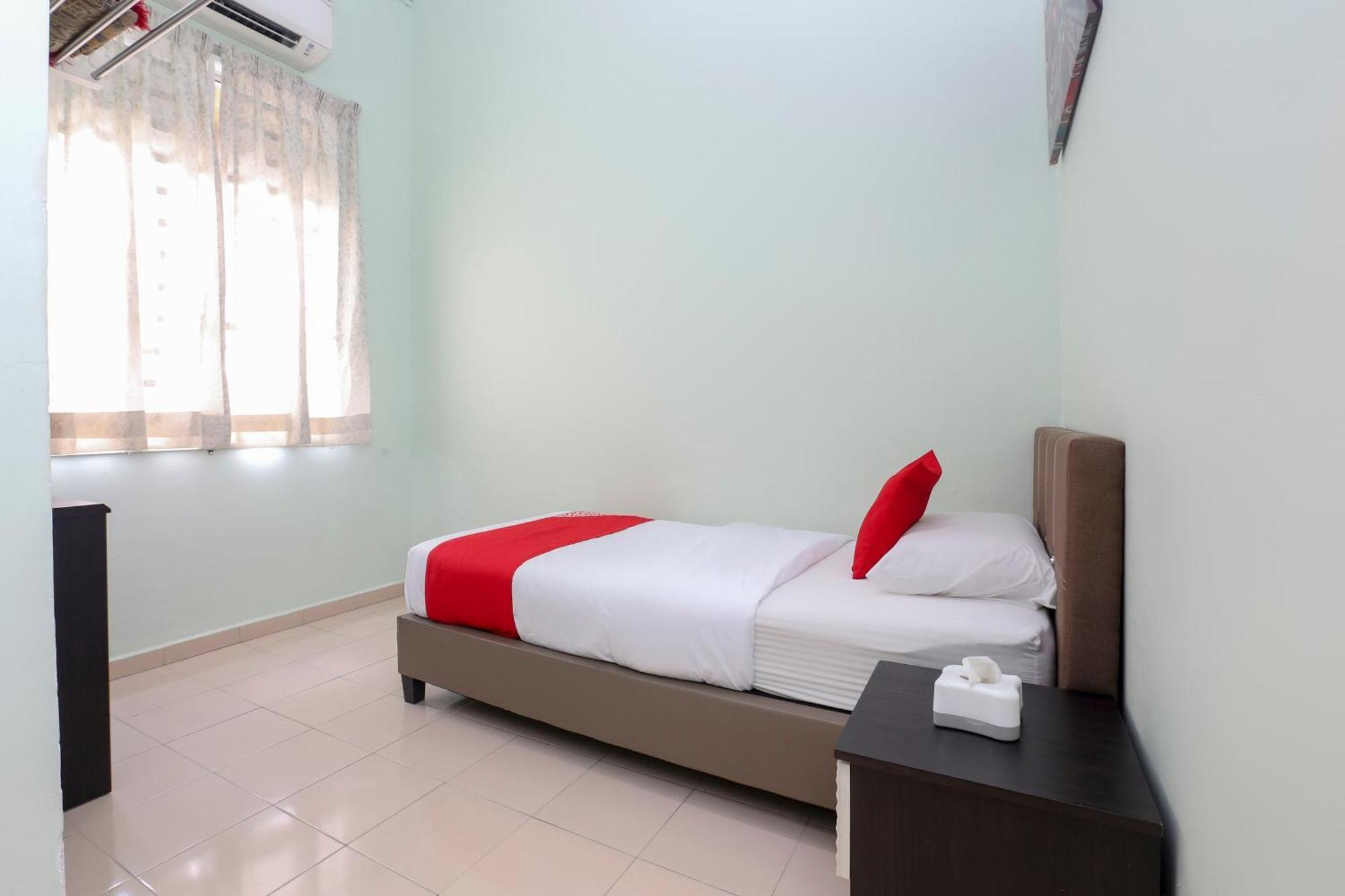 Oyo 90132 Come Inn Premium Куала-Тренгану Экстерьер фото